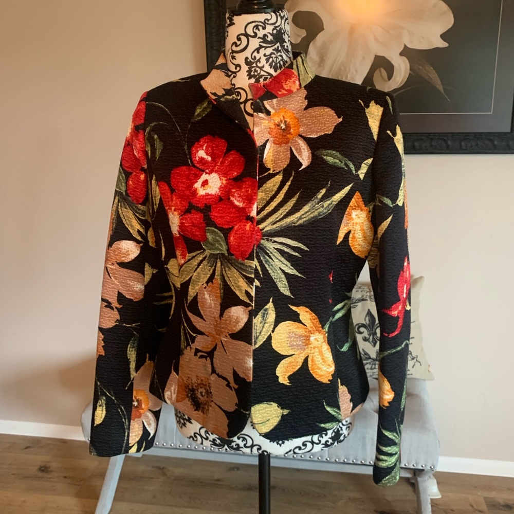 Stunning Ellen Tracy Blazer